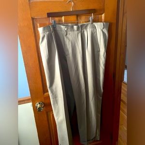 Size 44/32 Brand New VanHeusen Traveler Dress Pants